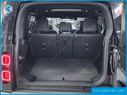 LAND ROVER DEFENDER 110 P300 X-DYNAMIC SE