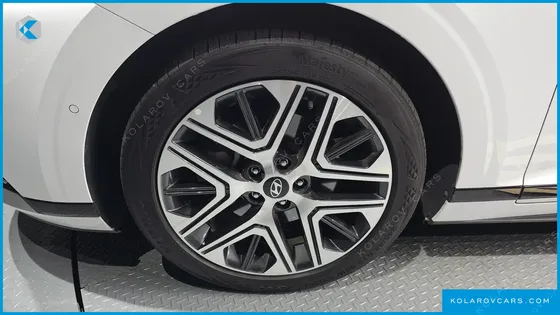 HYUNDAI GRANDEUR 2,5 GASOLINE 2WD