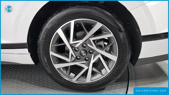 HYUNDAI GRANDEUR 2,5 GASOLINE 2WD
