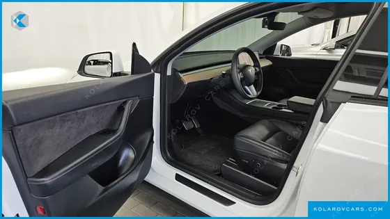 TESLA MODEL Y STANDARD RANGE RWD