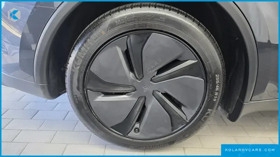 TESLA MODEL Y PREMIUM LONG RANGE AWD