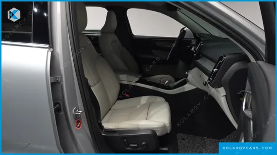 VOLVO XC40 B4 ULTIMATE BRIGHT