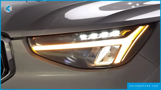 VOLVO XC40 B4 ULTIMATE BRIGHT