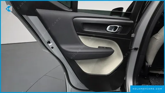 VOLVO XC40 B4 ULTIMATE BRIGHT