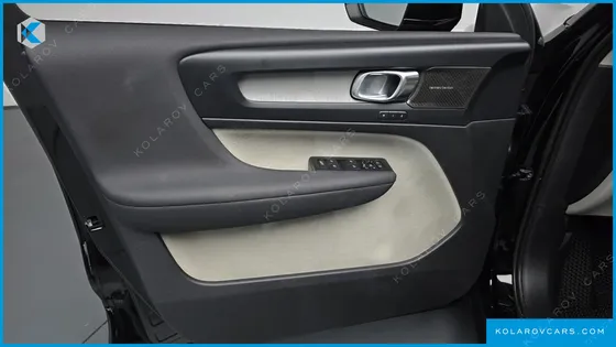 VOLVO XC40 B4 ULTIMATE BRIGHT