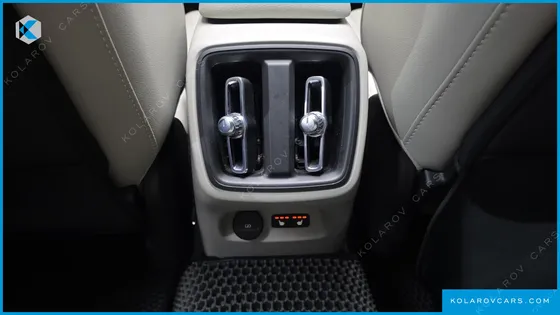VOLVO XC40 B4 ULTIMATE BRIGHT