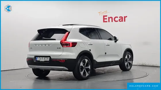 VOLVO XC40 B4 ULTRA BRIGHT