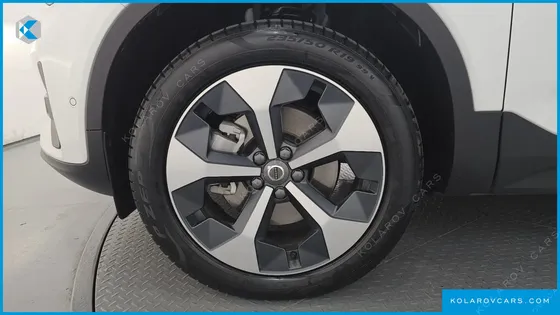 VOLVO XC40 B4 ULTRA BRIGHT