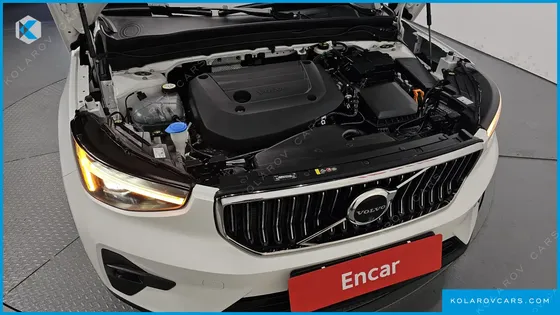 VOLVO XC40 B4 ULTRA BRIGHT