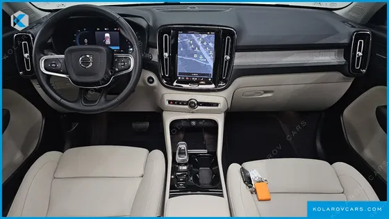 VOLVO XC40 B4 ULTRA BRIGHT