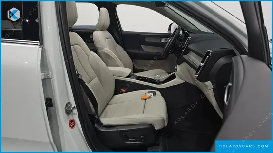 VOLVO XC40 B4 ULTRA BRIGHT