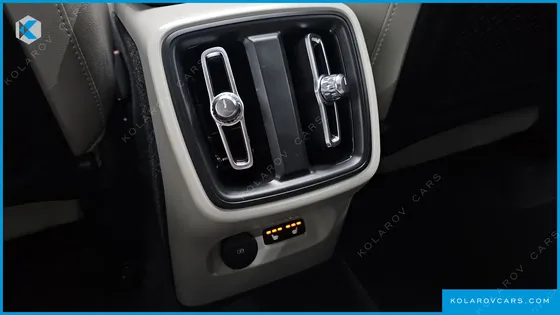 VOLVO XC40 B4 ULTRA BRIGHT