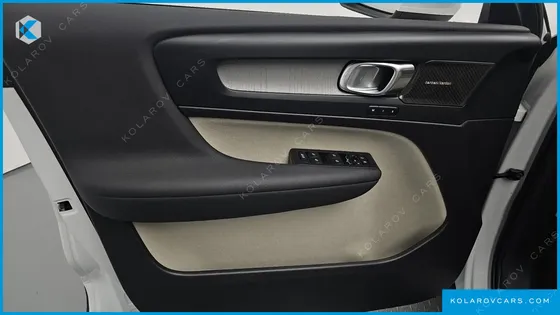 VOLVO XC40 B4 ULTRA BRIGHT