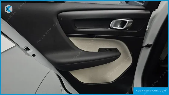 VOLVO XC40 B4 ULTRA BRIGHT