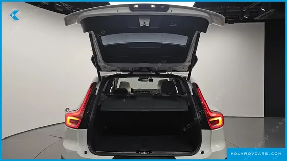 VOLVO XC40 B4 ULTRA BRIGHT
