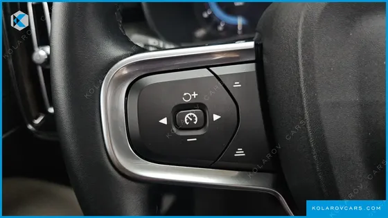 VOLVO XC40 B4 ULTRA BRIGHT