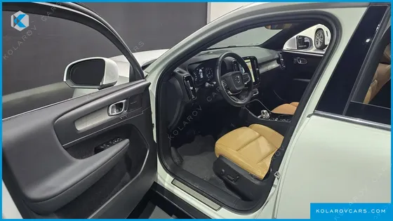 VOLVO XC40 B4 INSCRIPTION