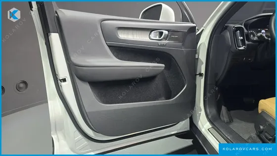 VOLVO XC40 B4 INSCRIPTION