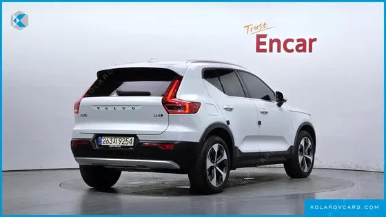 VOLVO XC40 B4 ULTIMATE BRIGHT