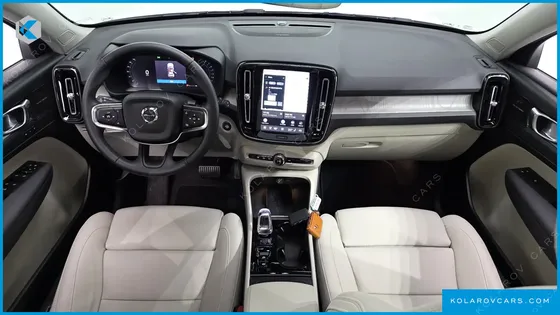 VOLVO XC40 B4 ULTIMATE BRIGHT