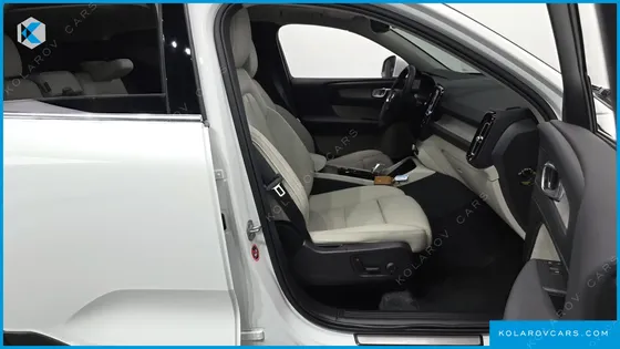 VOLVO XC40 B4 ULTIMATE BRIGHT