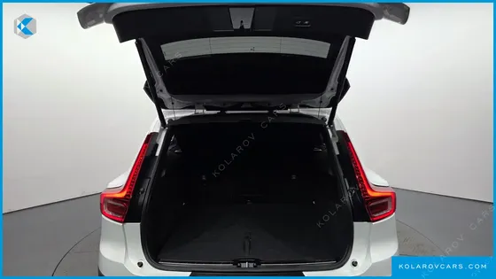 VOLVO XC40 B4 ULTIMATE BRIGHT