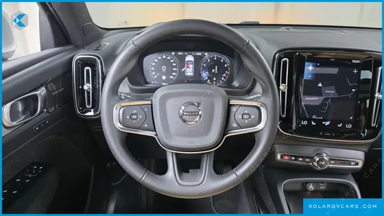VOLVO XC40 B4 INSCRIPTION
