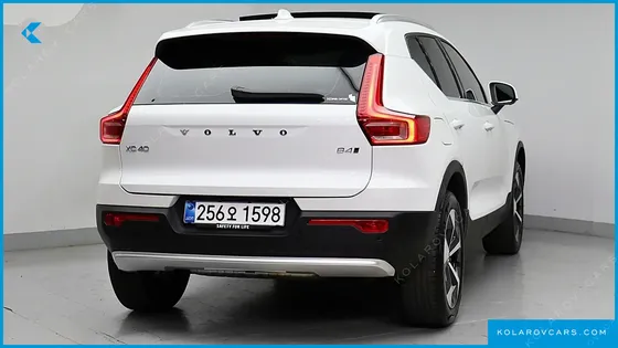VOLVO XC40 B4 ULTRA BRIGHT