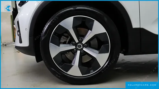 VOLVO XC40 B4 ULTRA BRIGHT