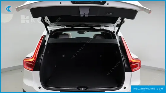 VOLVO XC40 B4 ULTRA BRIGHT