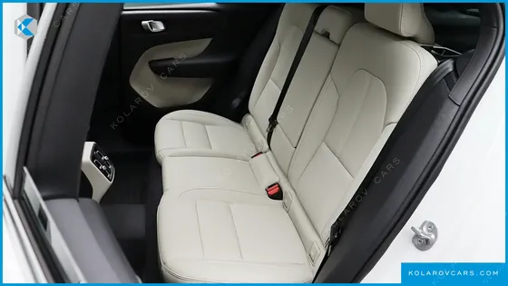 VOLVO XC40 B4 ULTRA BRIGHT