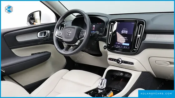 VOLVO XC40 B4 ULTRA BRIGHT
