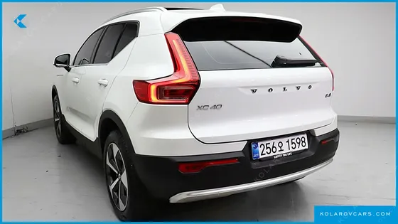 VOLVO XC40 B4 ULTRA BRIGHT