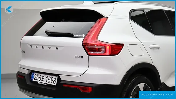 VOLVO XC40 B4 ULTRA BRIGHT