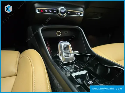 VOLVO XC40 B4 INSCRIPTION