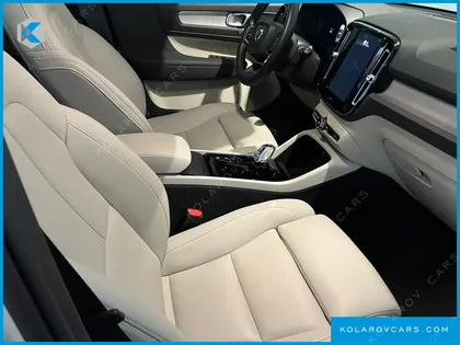 VOLVO XC40 B4 ULTRA BRIGHT