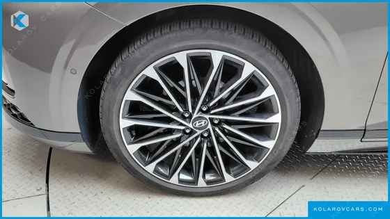HYUNDAI GRANDEUR CALLIGRAPHY