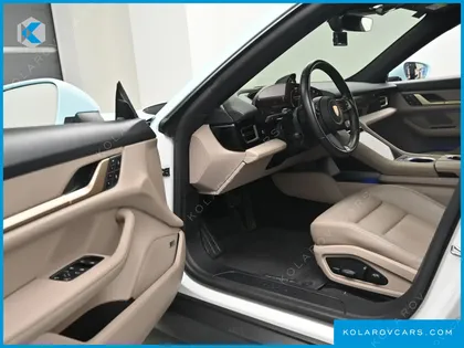 PORSCHE TAYCAN BASE