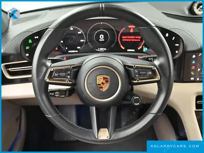 PORSCHE TAYCAN BASE