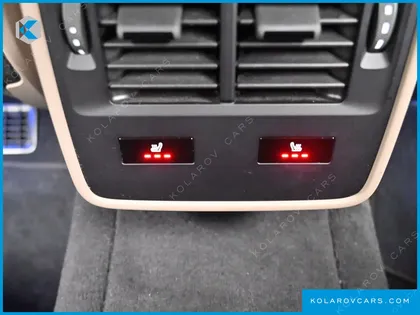 PORSCHE TAYCAN BASE