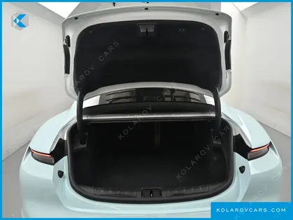 PORSCHE TAYCAN BASE