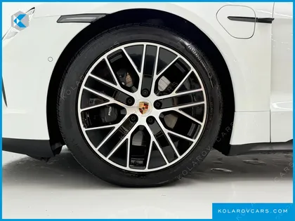 PORSCHE TAYCAN BASE 4