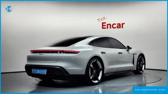 PORSCHE TAYCAN BASE
