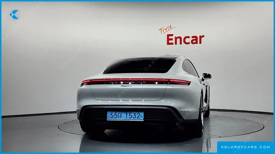 PORSCHE TAYCAN BASE