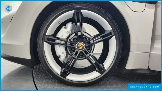 PORSCHE TAYCAN BASE