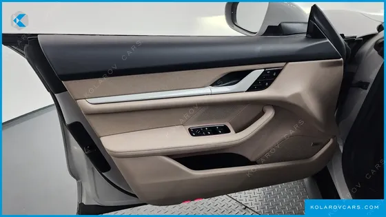 PORSCHE TAYCAN BASE