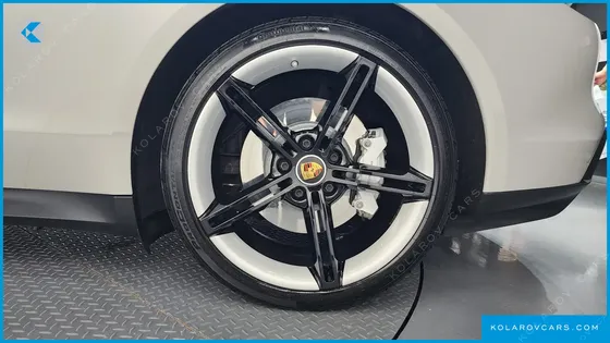 PORSCHE TAYCAN BASE
