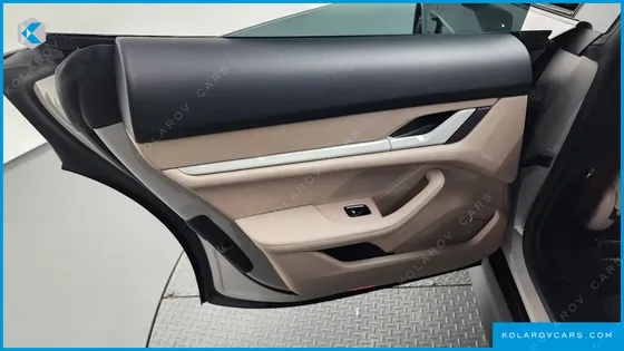 PORSCHE TAYCAN BASE