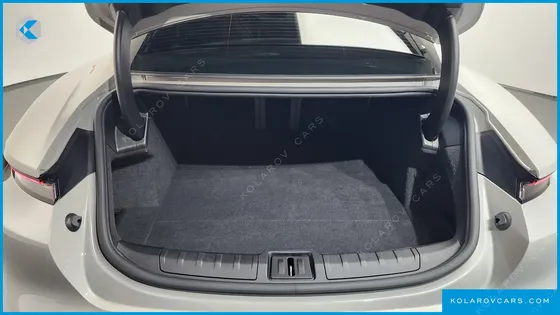 PORSCHE TAYCAN BASE