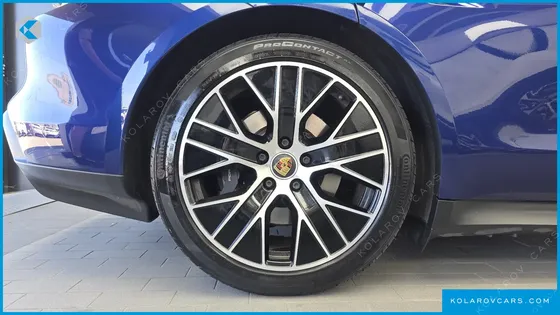 PORSCHE TAYCAN BASE